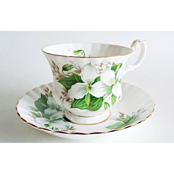 Royal Albert Trillium Tea Cup and Saucer Teacup Fine Teacup Tea Party Gift - Picture 2 of 5